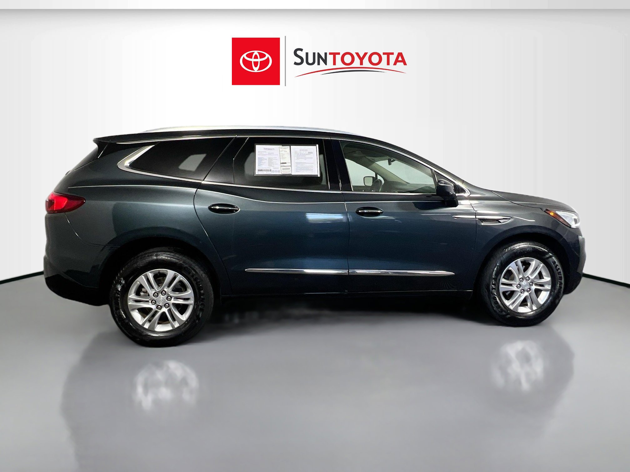 Used 2018 Buick Enclave Essence w/ Trailering Package FWD image 2