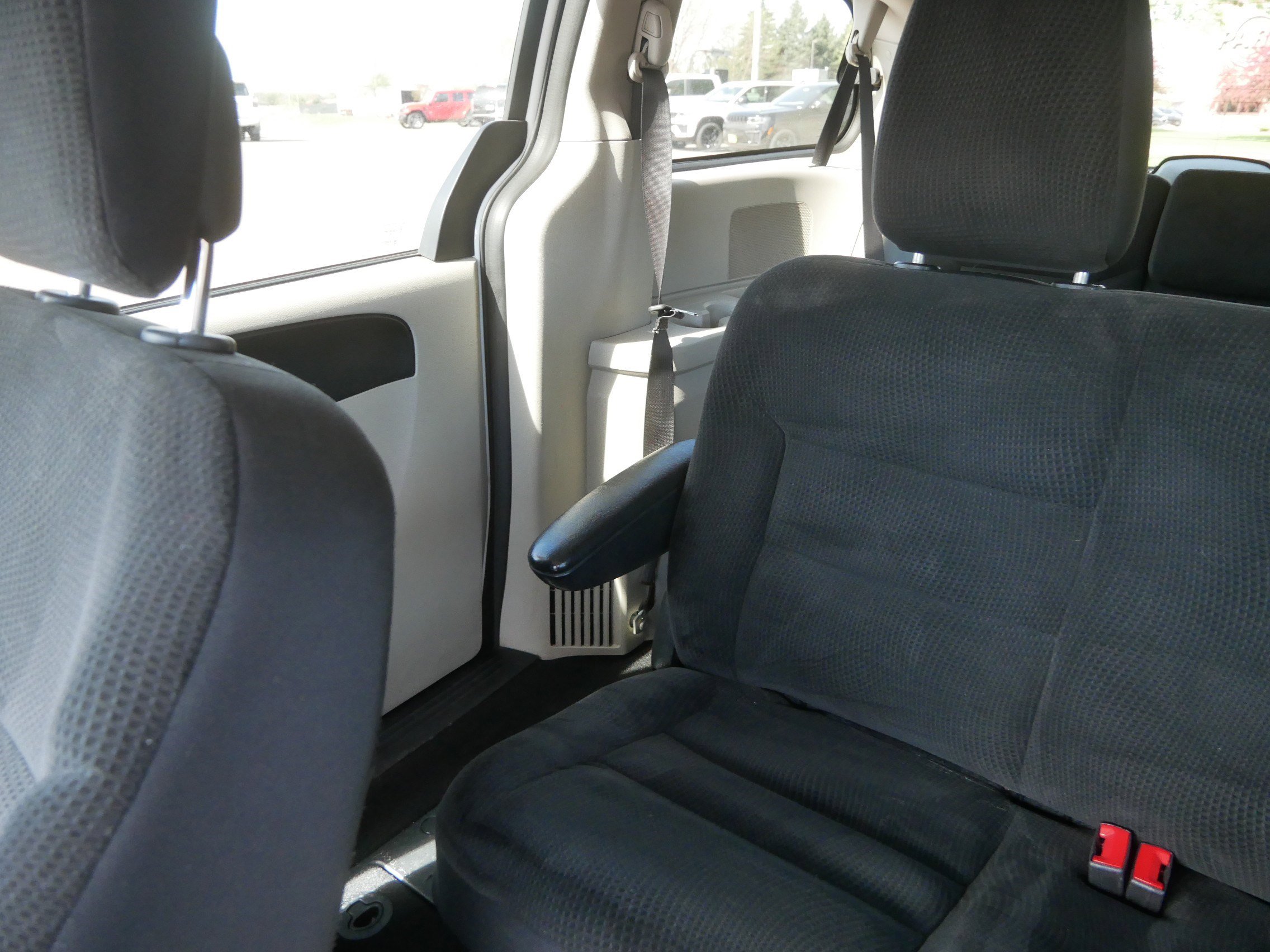 Used 2017 Dodge Grand Caravan SE w/ Power Window Group FWD image 12