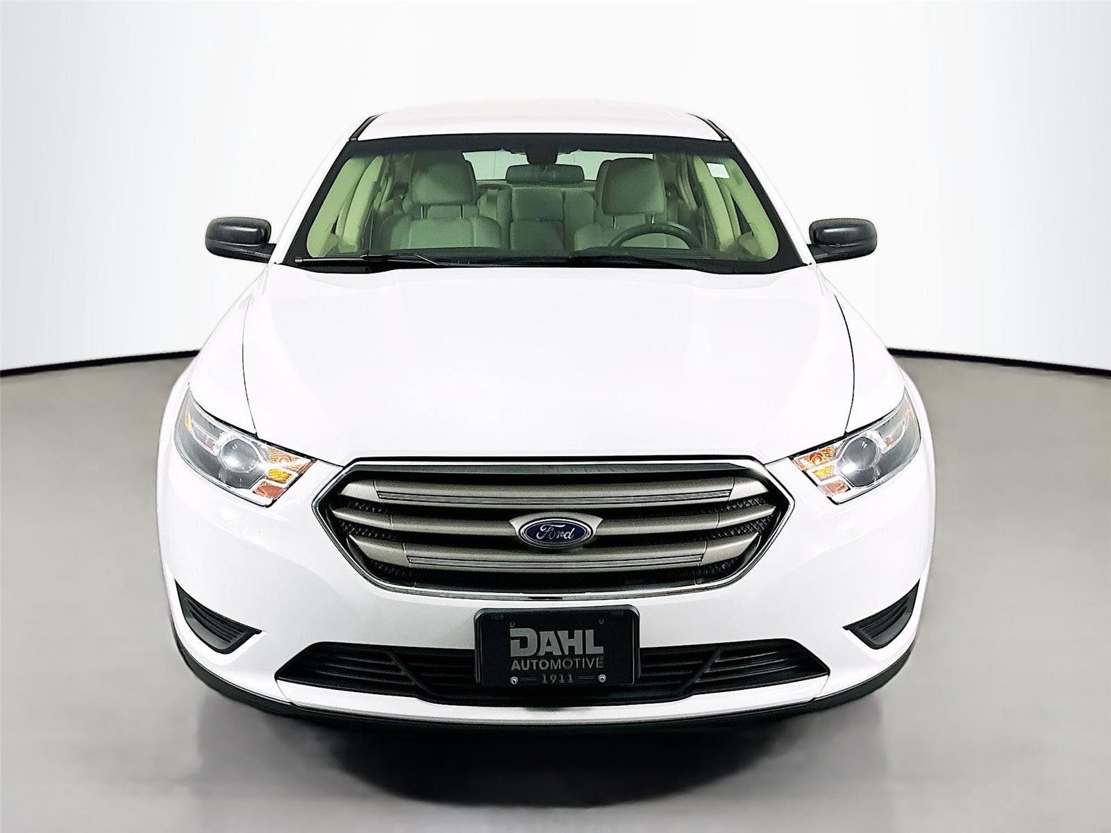 Used 2018 Ford Taurus SE FWD image 3
