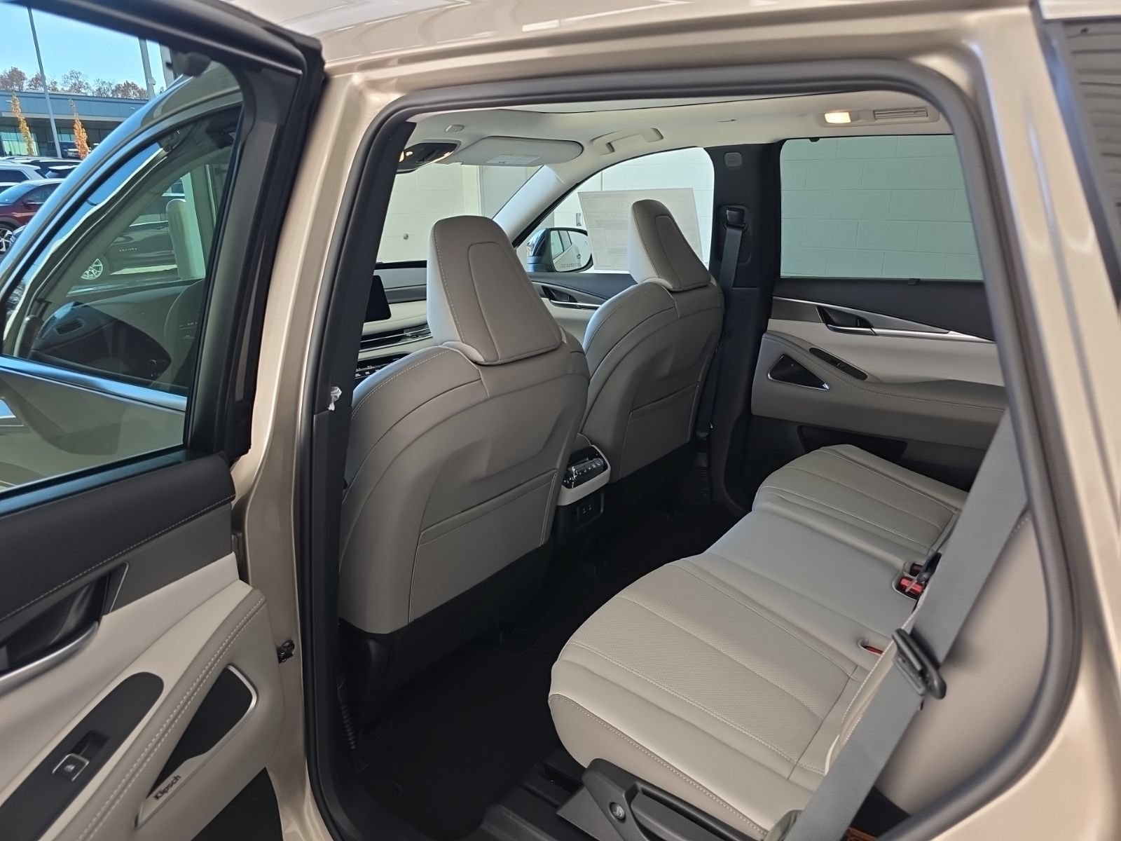 Certified 2026 INFINITI QX60 Luxe w/ Cargo Package AWD/4WD image 18