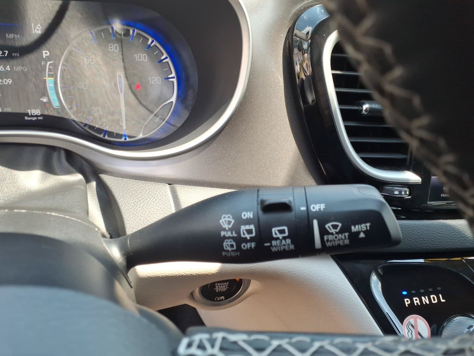 Used 2023 Chrysler Pacifica Touring-L FWD image 23