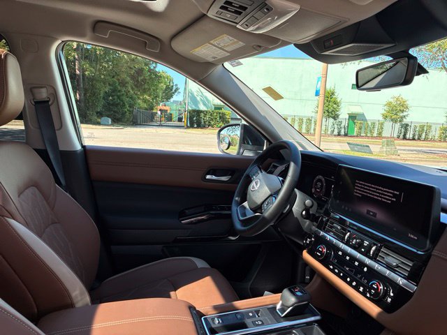 Used 2026 Nissan Pathfinder Platinum FWD image 23