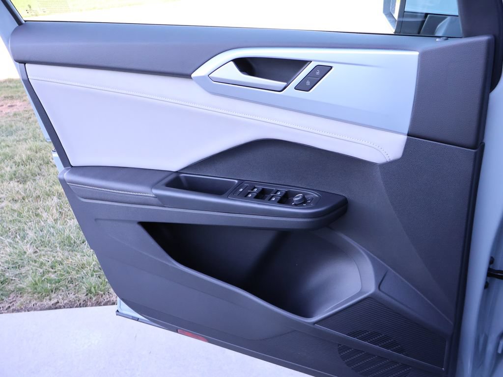 New 2026 Volkswagen Taos SE FWD image 36