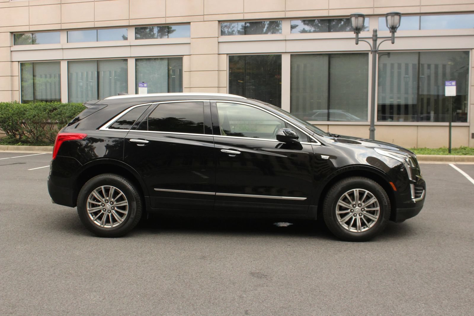 Used 2018 Cadillac XT5 Luxury w/ Driver Awareness Package FWD image 5