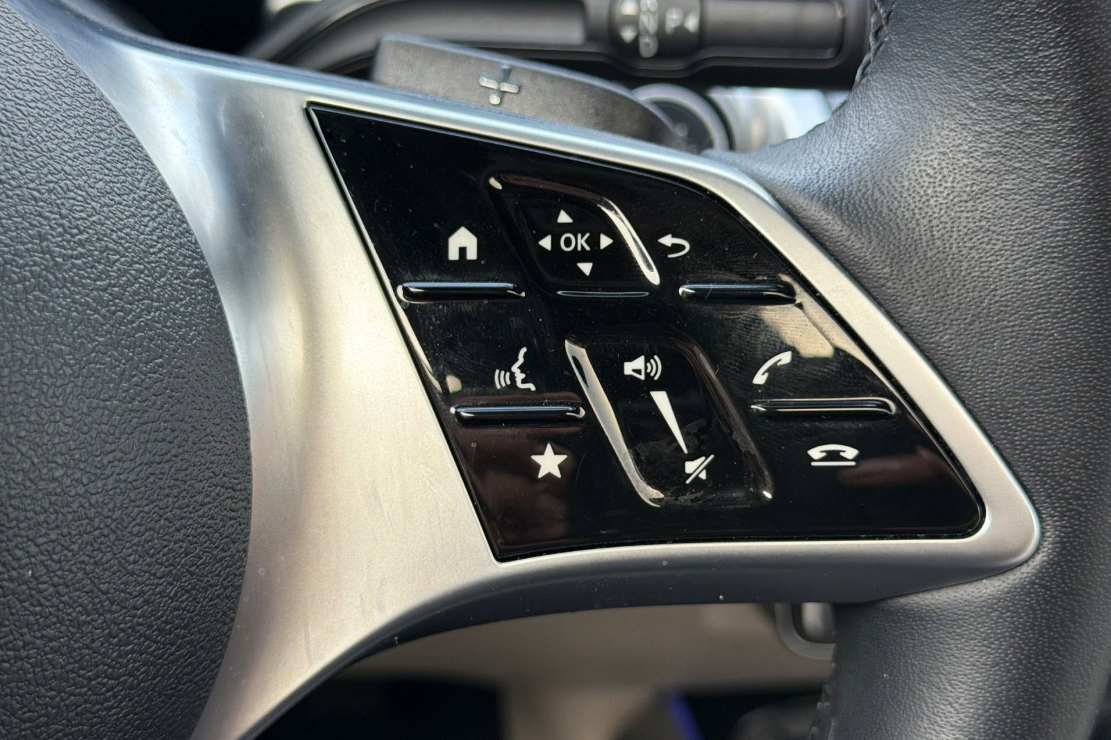 Certified 2025 Mercedes-Benz GLB 250 image 28