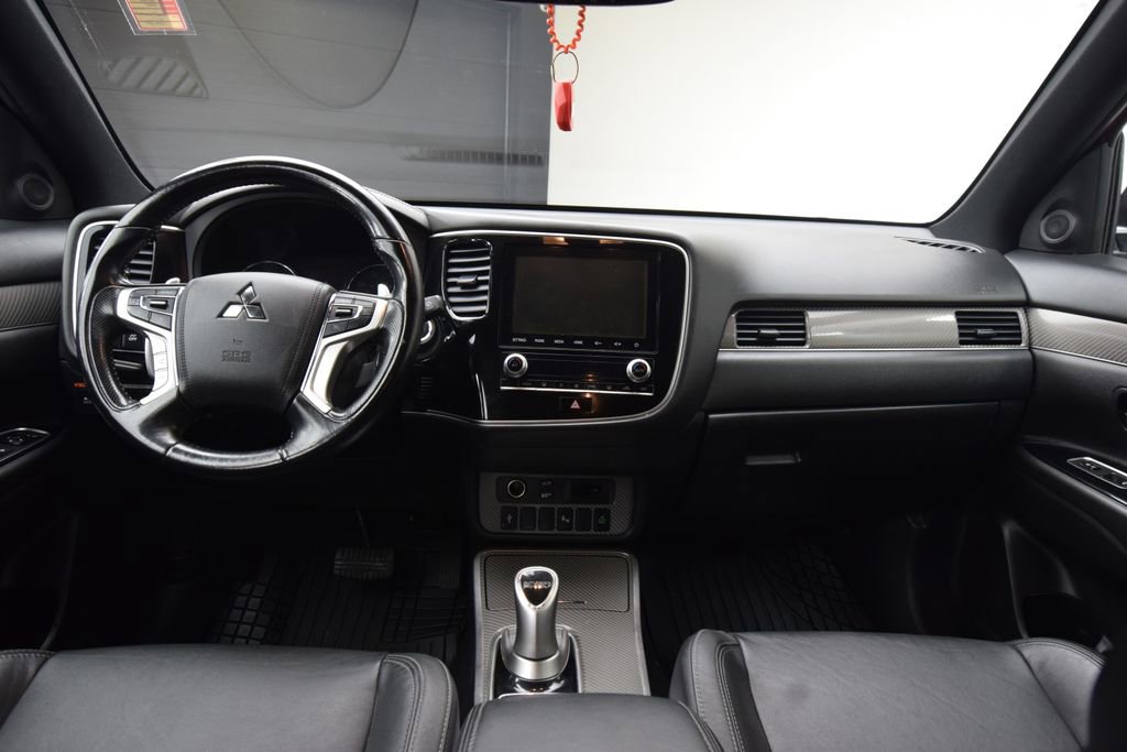 Used 2020 Mitsubishi Outlander SEL image 3