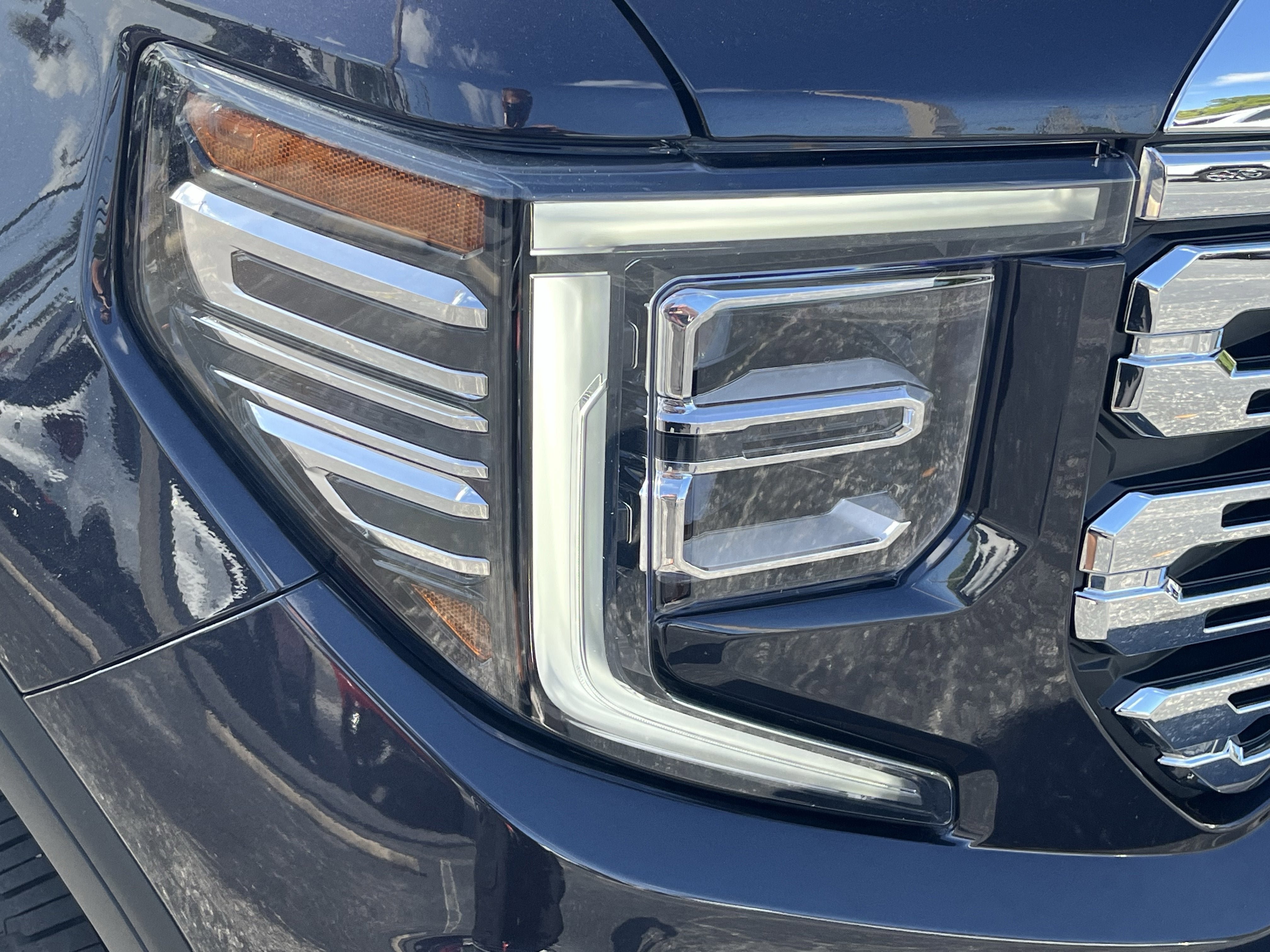 Used 2025 GMC Sierra 1500 Denali w/ Denali Reserve Package AWD/4WD image 10