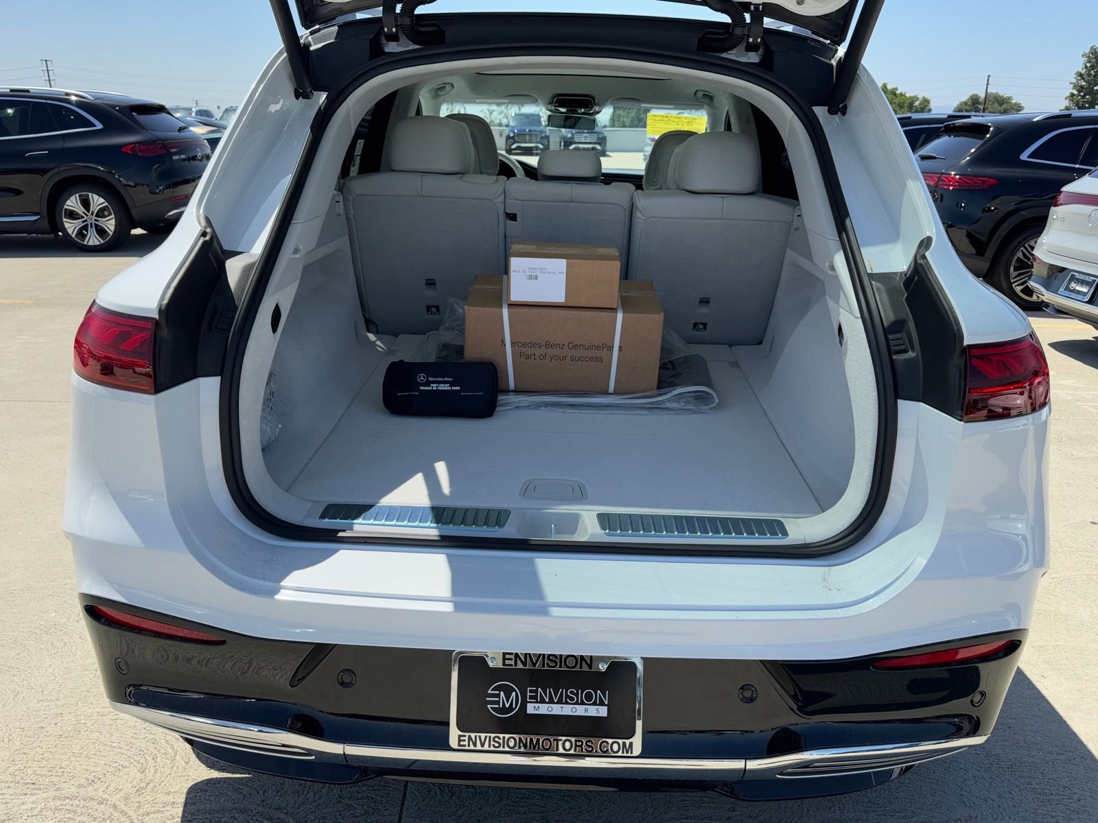 New 2026 Mercedes-Benz EQS 400 4MATIC SUV image 12