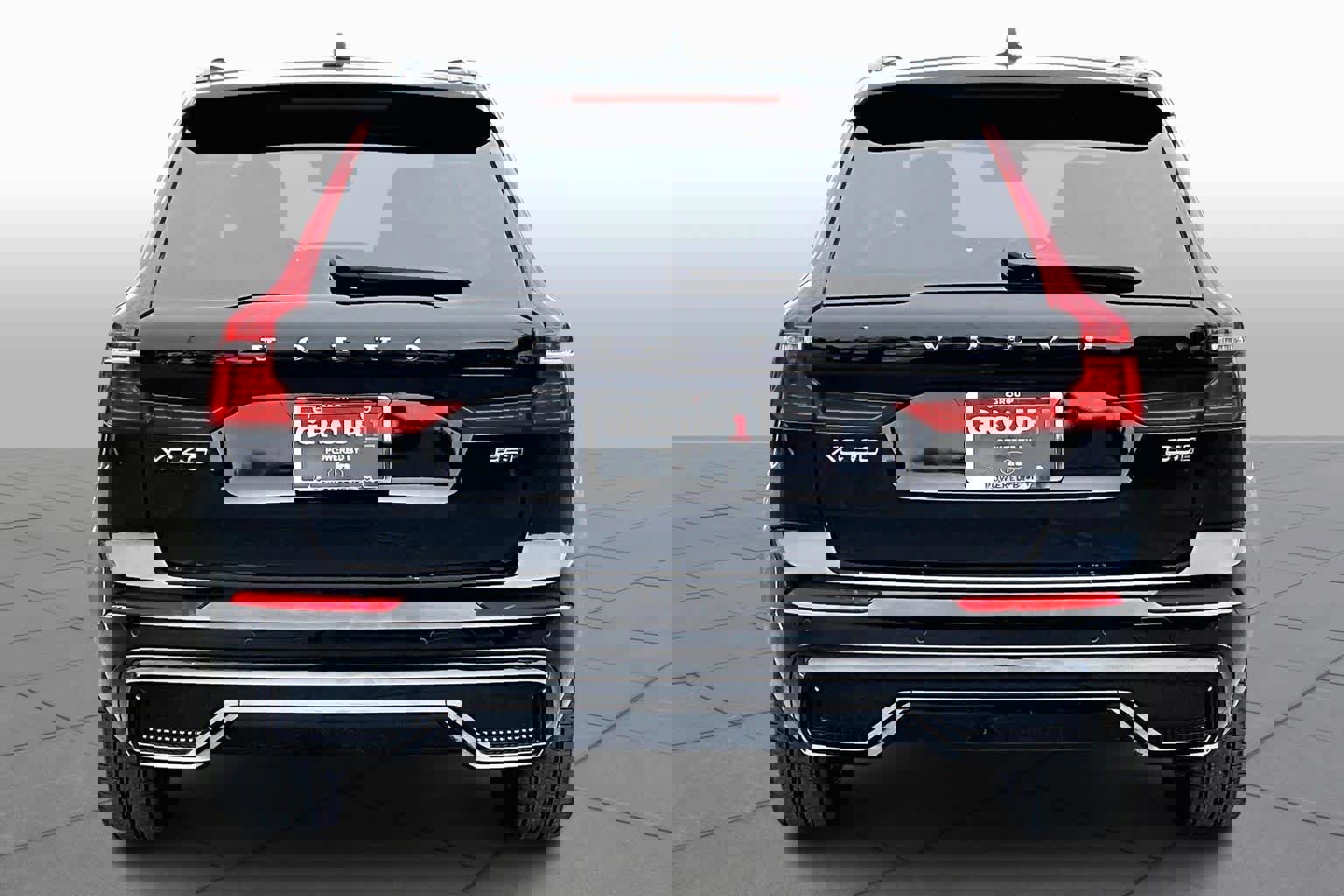 Certified 2024 Volvo XC60 B5 Plus w/ Climate Package image 5