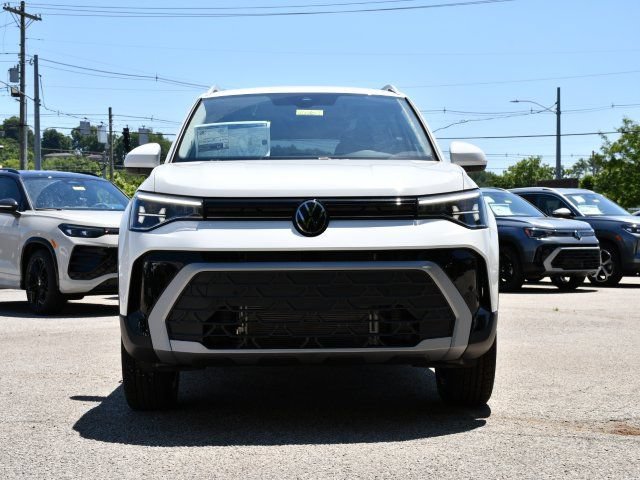 New 2026 Volkswagen Taos SE AWD/4WD image 2
