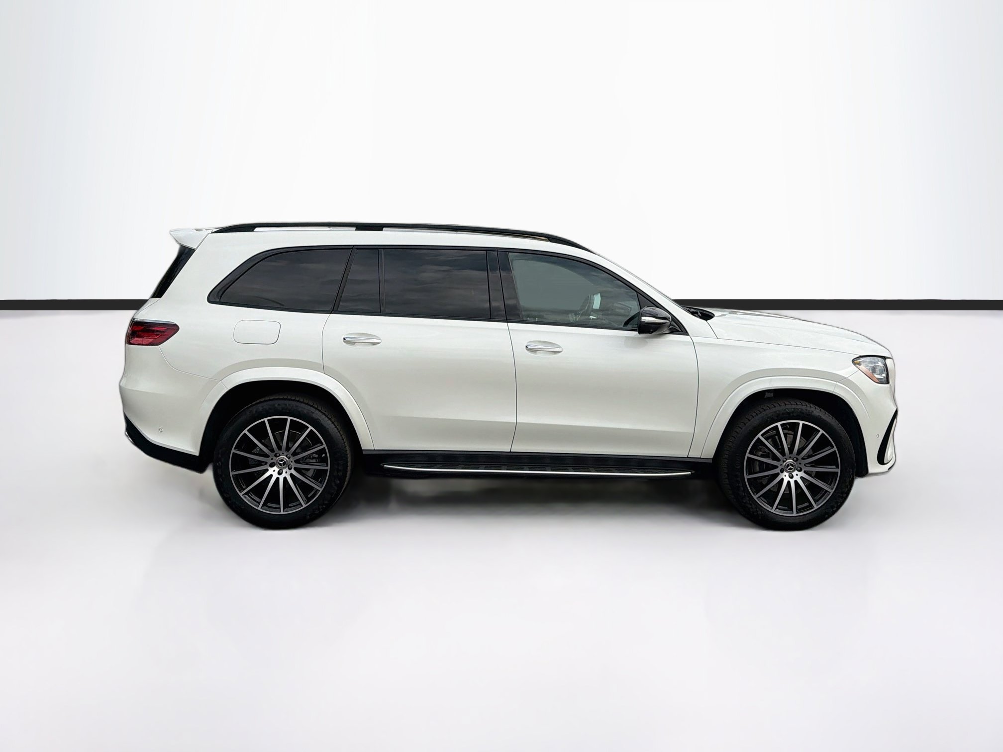 Used 2024 Mercedes-Benz GLS 450 4MATIC image 4
