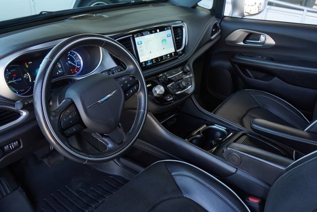 Used 2021 Chrysler Pacifica Limited w/ Uconnect Theater Family Group FWD image 24