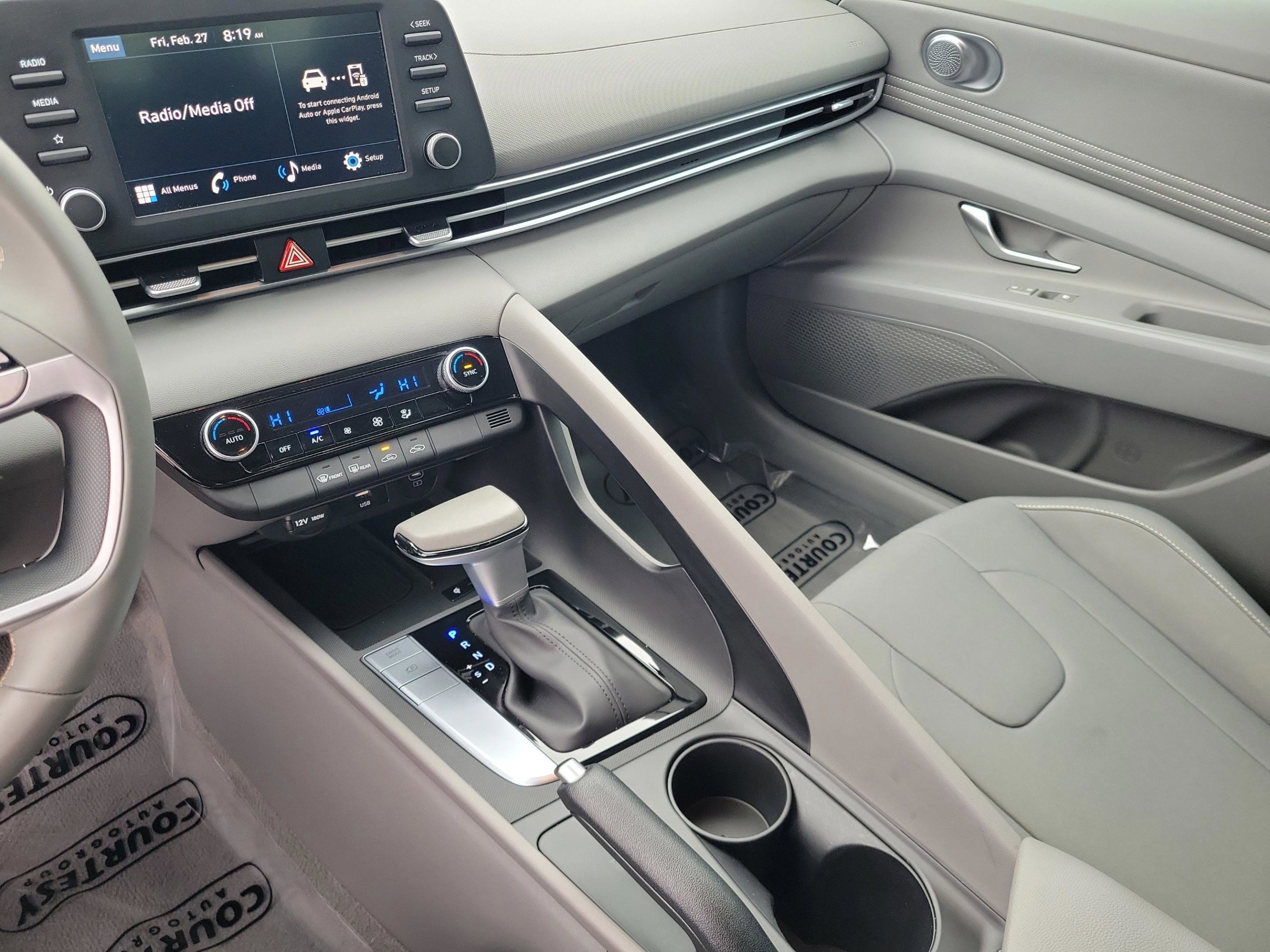 Certified 2025 Hyundai Elantra Sport image 31