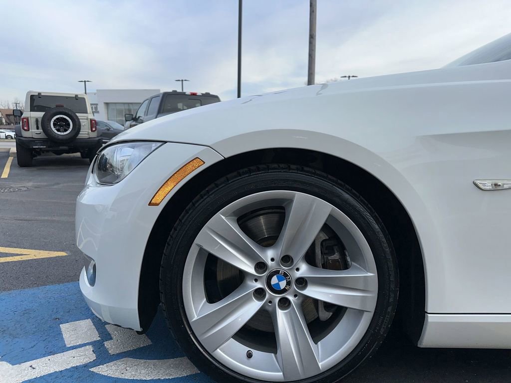 Used 2009 BMW 335i Convertible image 19