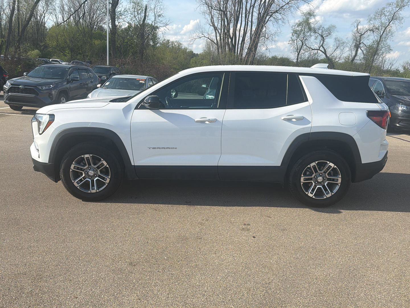Used 2025 GMC Terrain Elevation AWD/4WD image 2