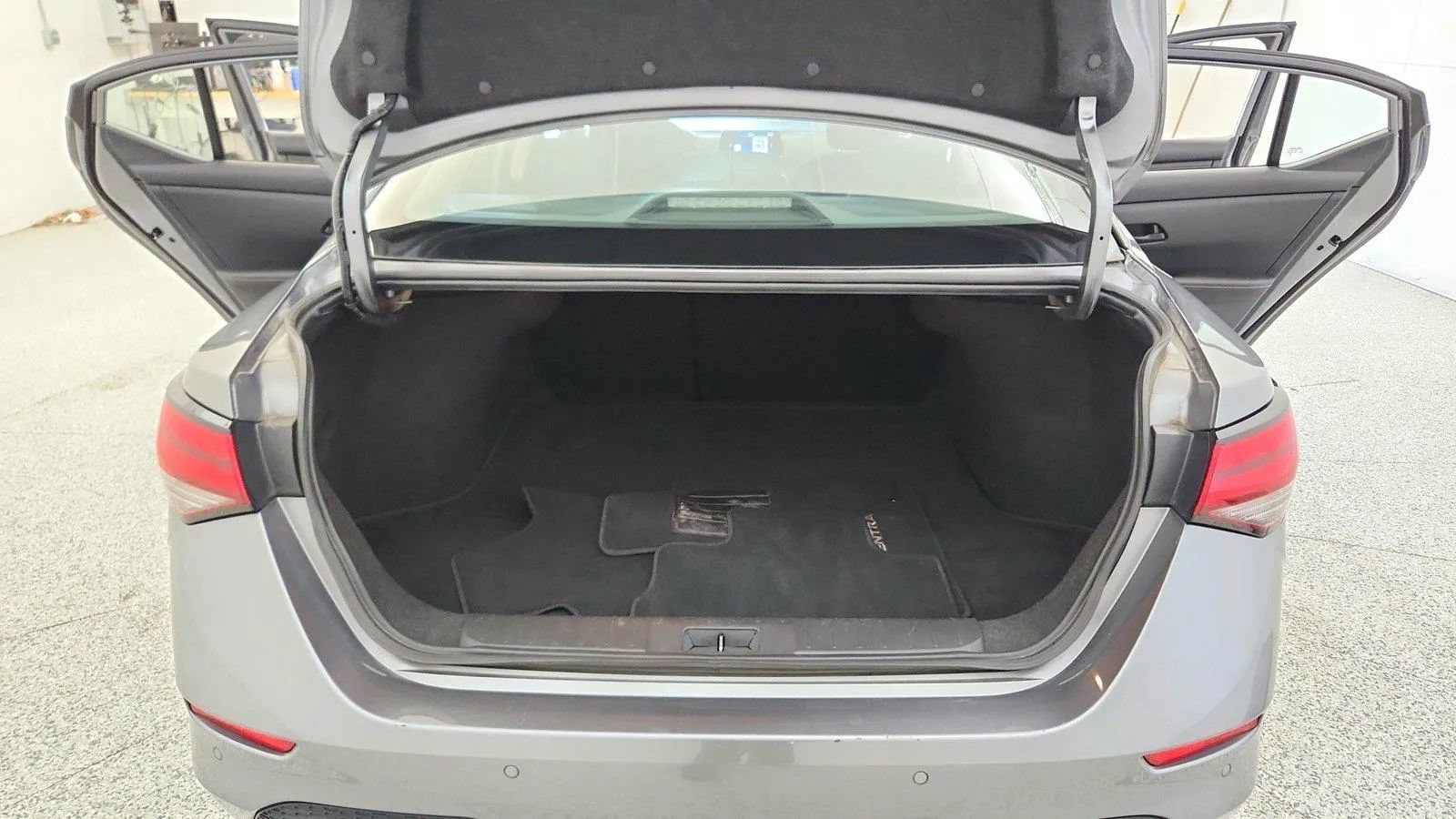Used 2024 Nissan Sentra SV FWD image 35