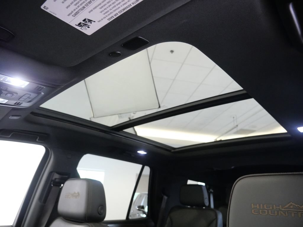 Used 2023 Chevrolet Tahoe High Country AWD/4WD image 28