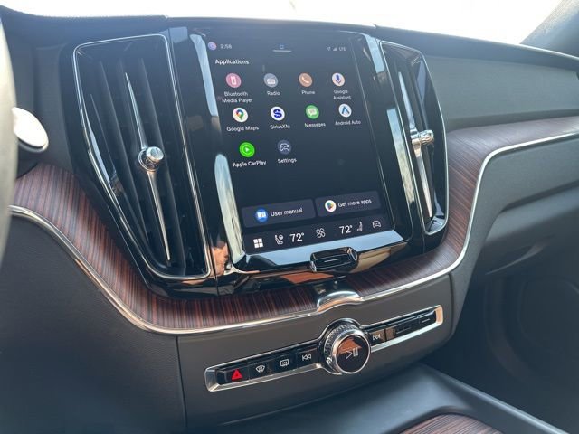 Used 2023 Volvo XC60 B5 Plus image 24