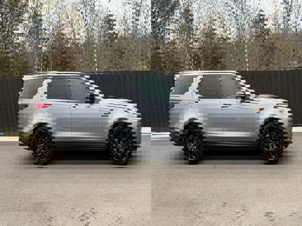 Certified 2025 Land Rover Discovery S image 7
