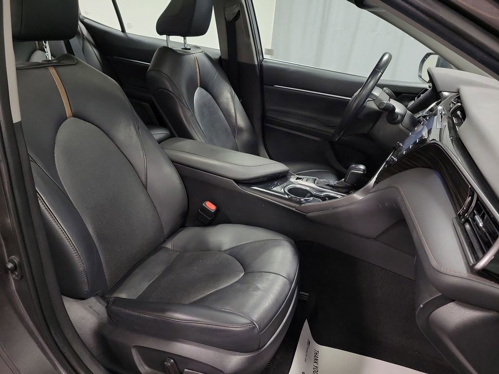 Used 2020 Toyota Camry XLE image 27