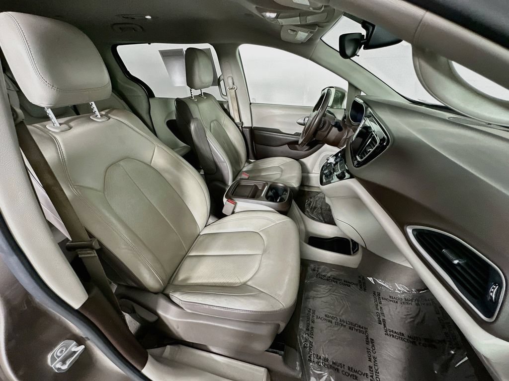 Certified 2018 Chrysler Pacifica Touring-L FWD image 37