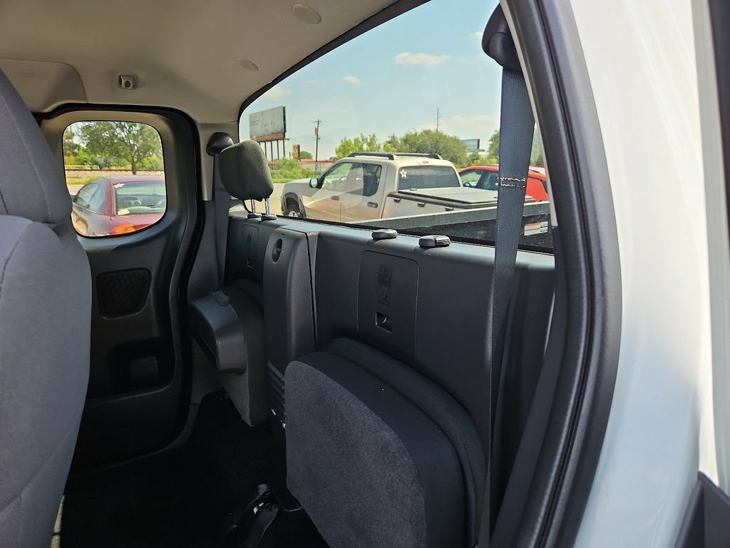 Used 2024 Nissan Frontier S RWD image 16
