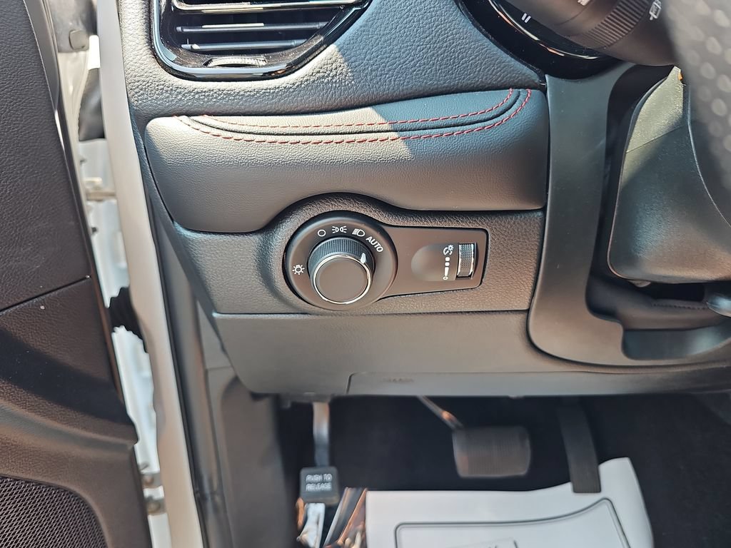 Used 2025 Dodge Durango GT RWD image 35