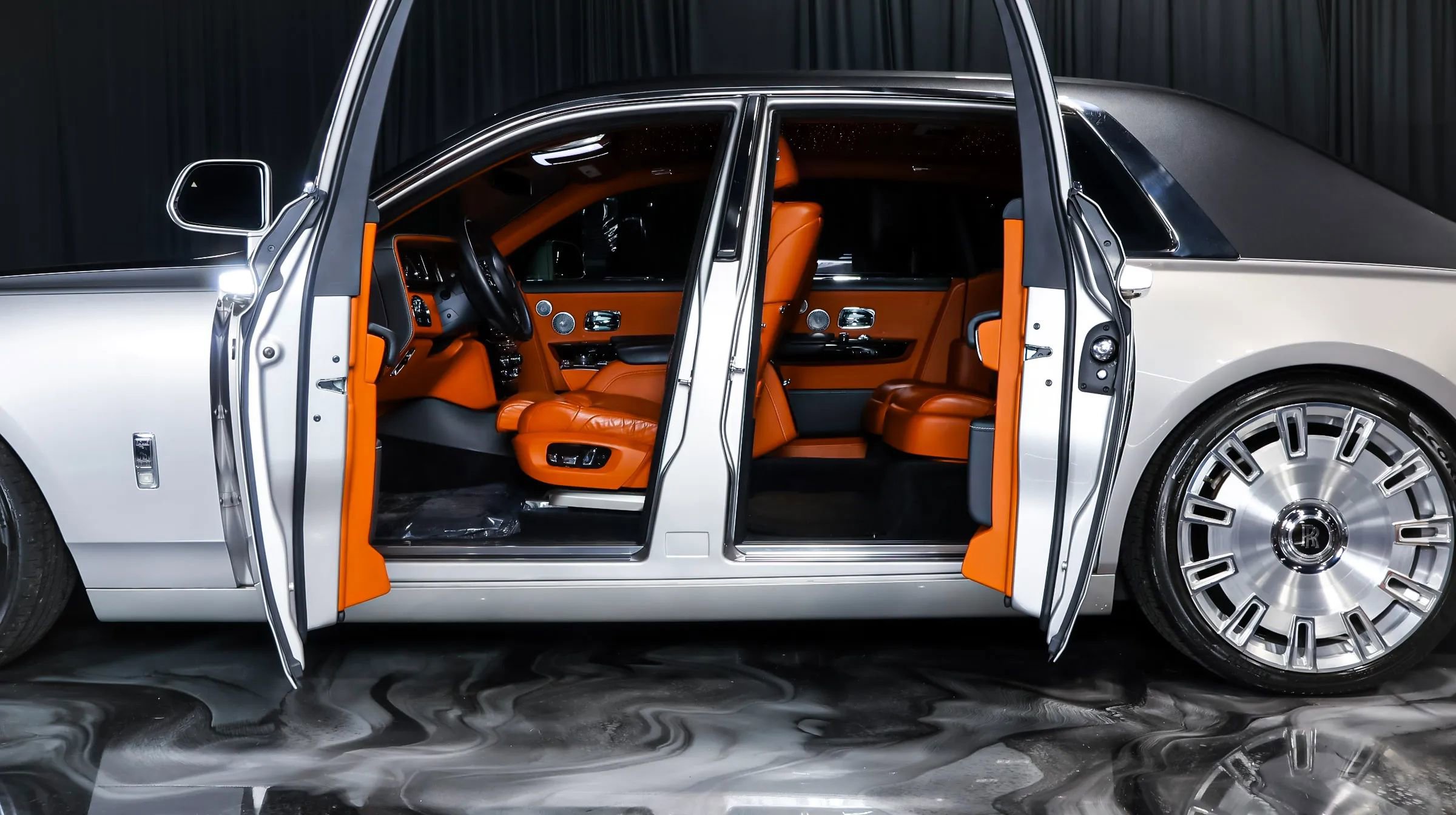 Used 2018 Rolls-Royce Phantom Sedan RWD image 13