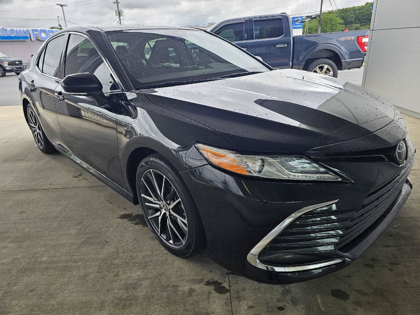 Used 2024 Toyota Camry XLE FWD image 7