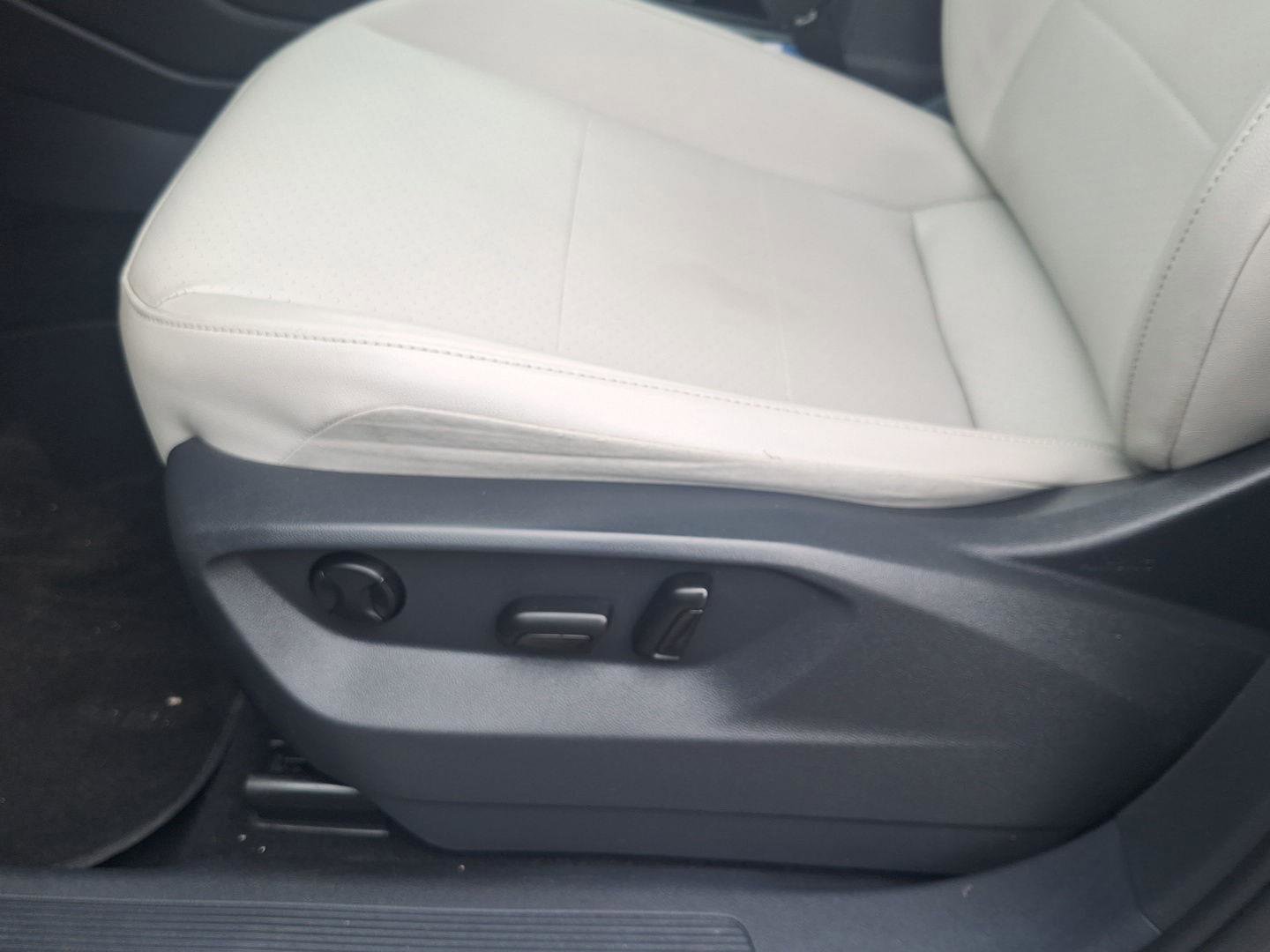 Used 2019 Volkswagen Tiguan SE w/ Panoramic Sunroof Package AWD/4WD image 13