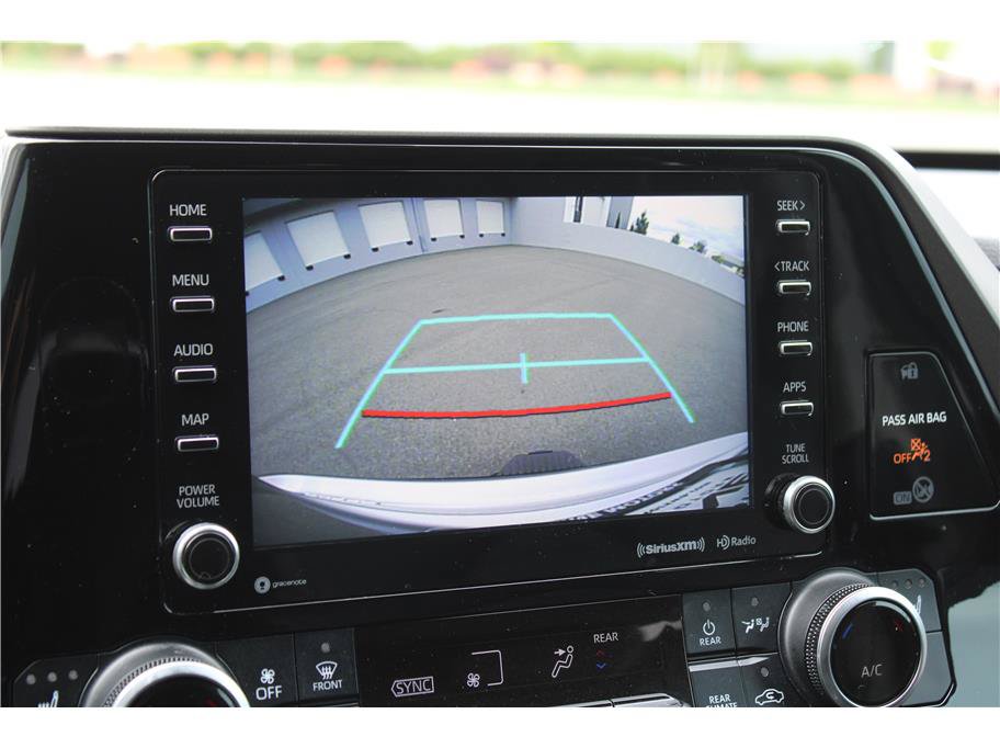Used 2021 Toyota Highlander XLE AWD/4WD image 23