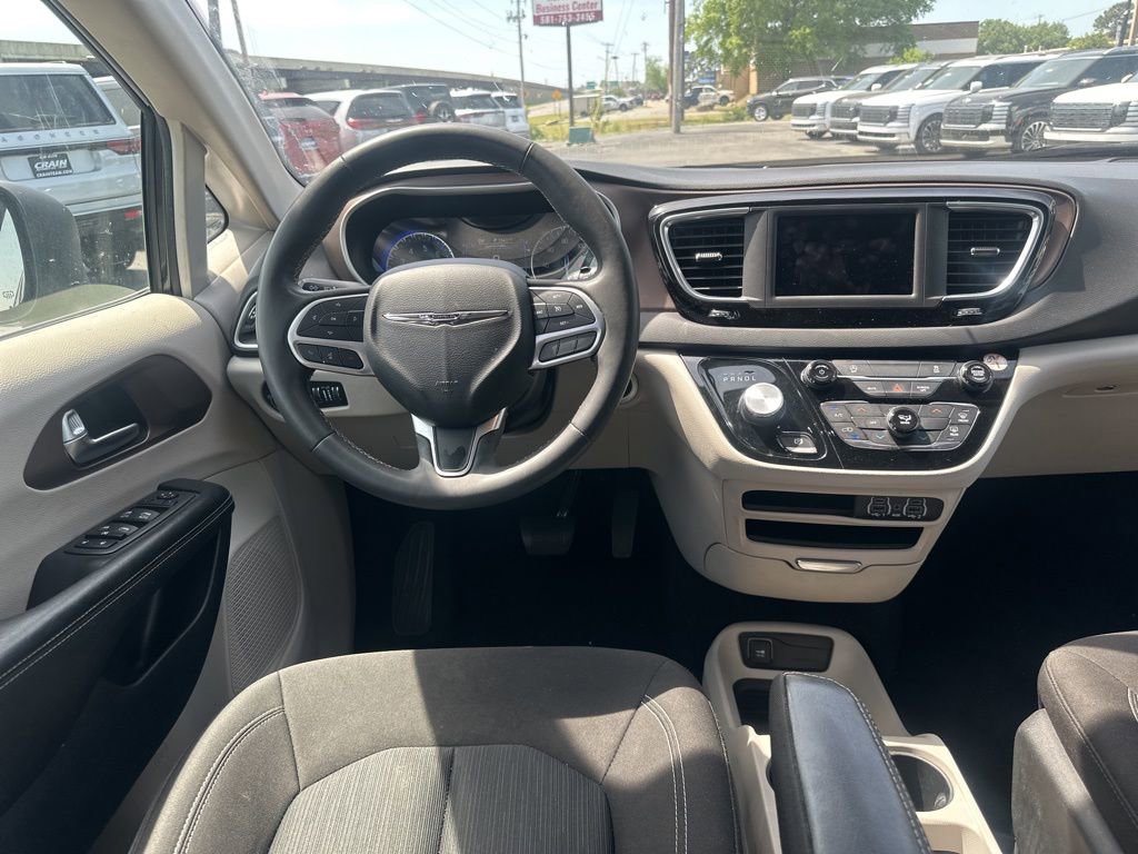 Used 2022 Chrysler Voyager LX image 18