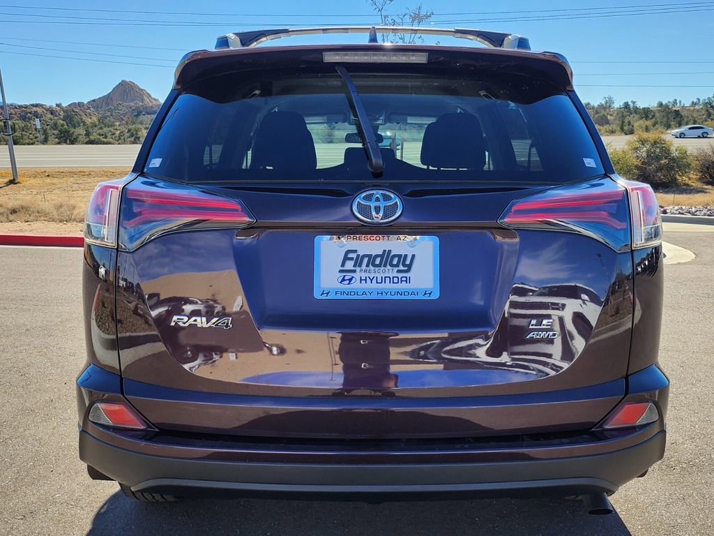 Used 2018 Toyota RAV4 LE image 5