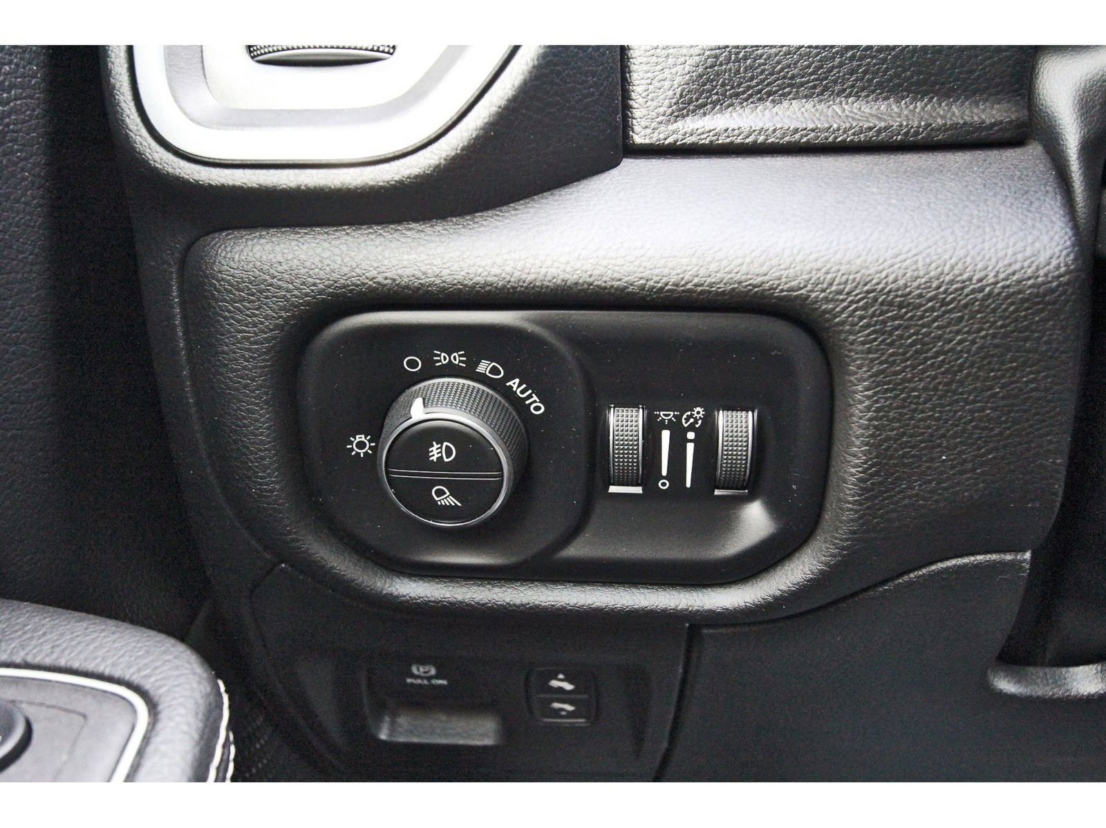 Used 2024 RAM 1500 Laramie image 18