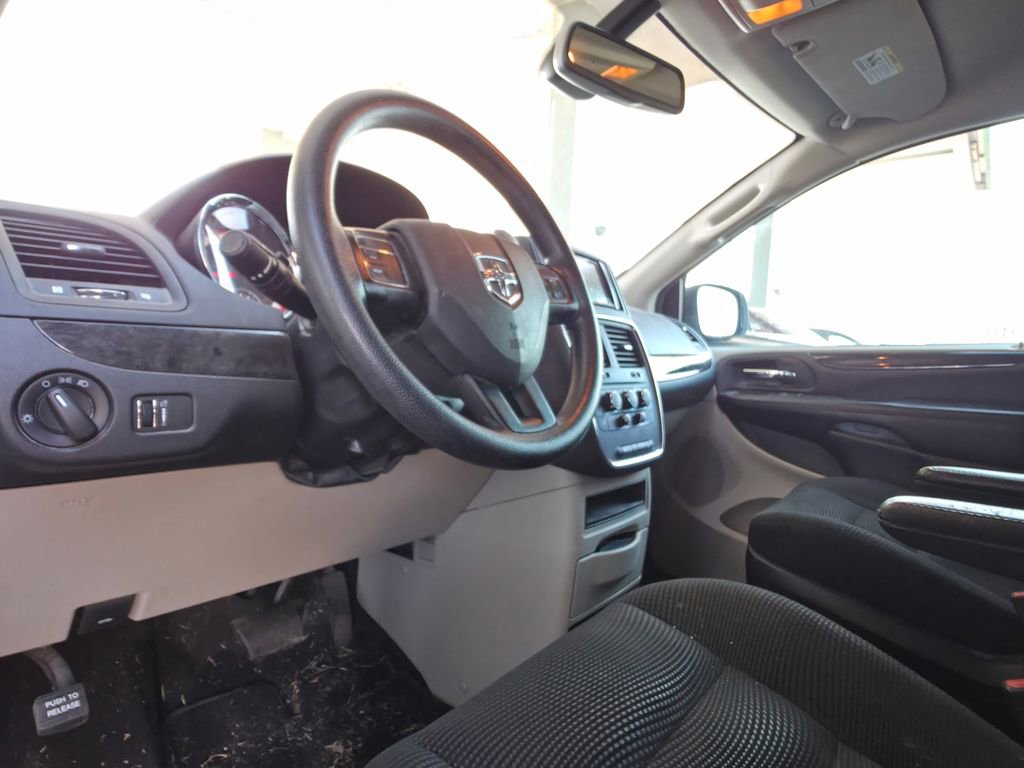Used 2020 Dodge Grand Caravan SE FWD image 8