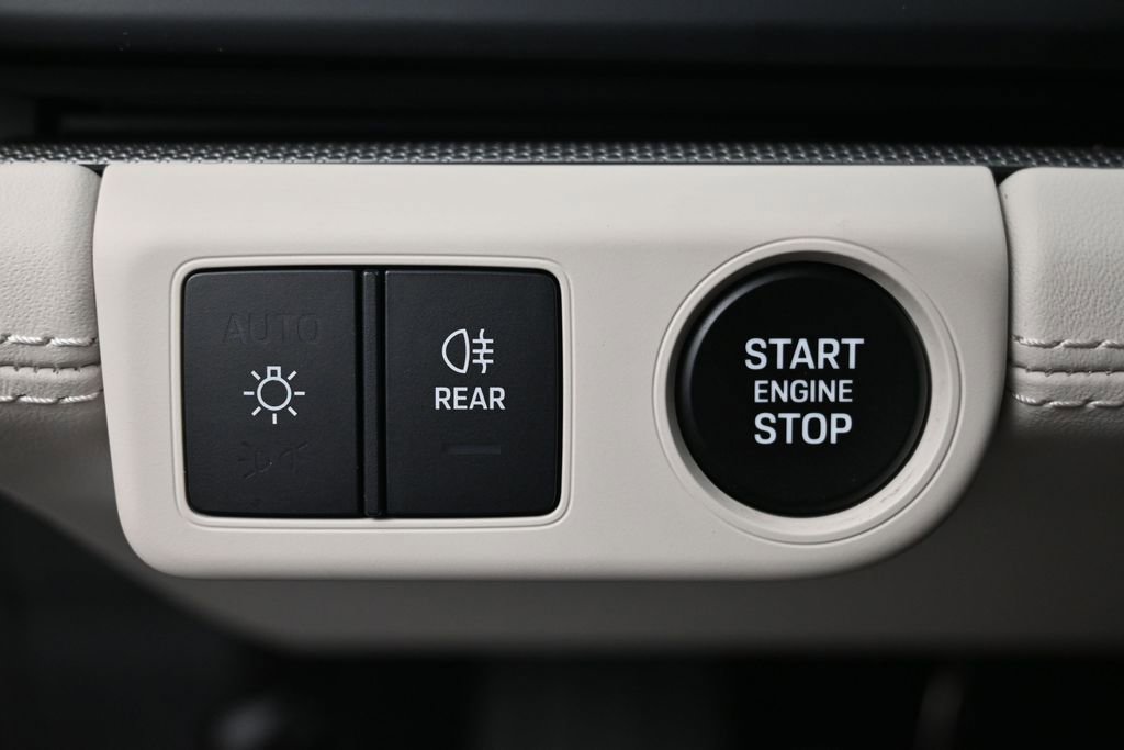 Certified 2026 Porsche Panamera image 25