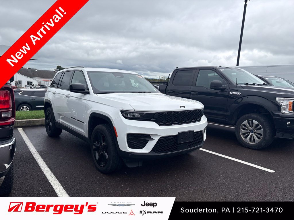 Used 2023 Jeep Grand Cherokee Altitude