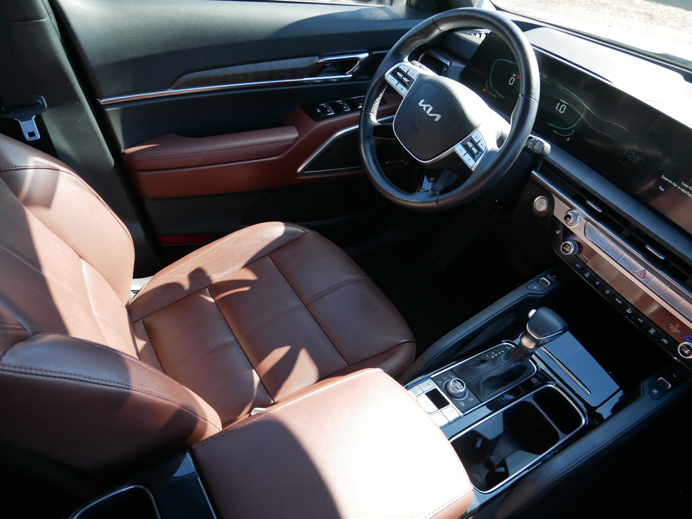 Used 2023 Kia Telluride EX w/ EX Captain's Chair Package image 9