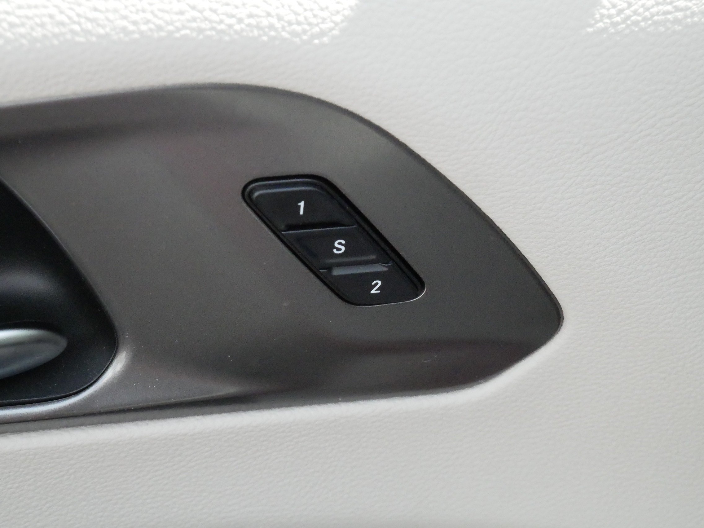 Used 2023 Chrysler Pacifica Touring-L FWD image 19