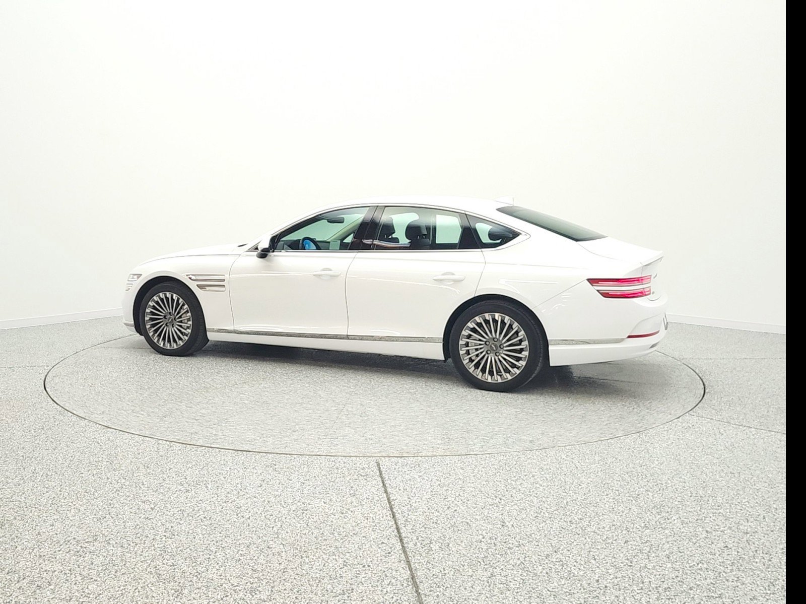 Used 2024 Genesis G80 image 8