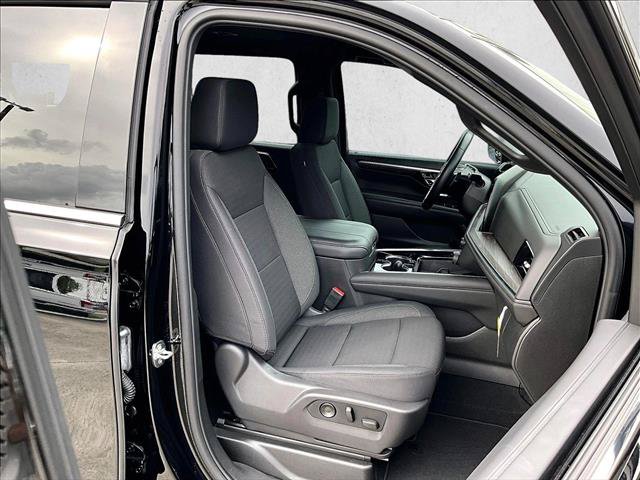 Used 2026 Chevrolet Suburban LS RWD image 9