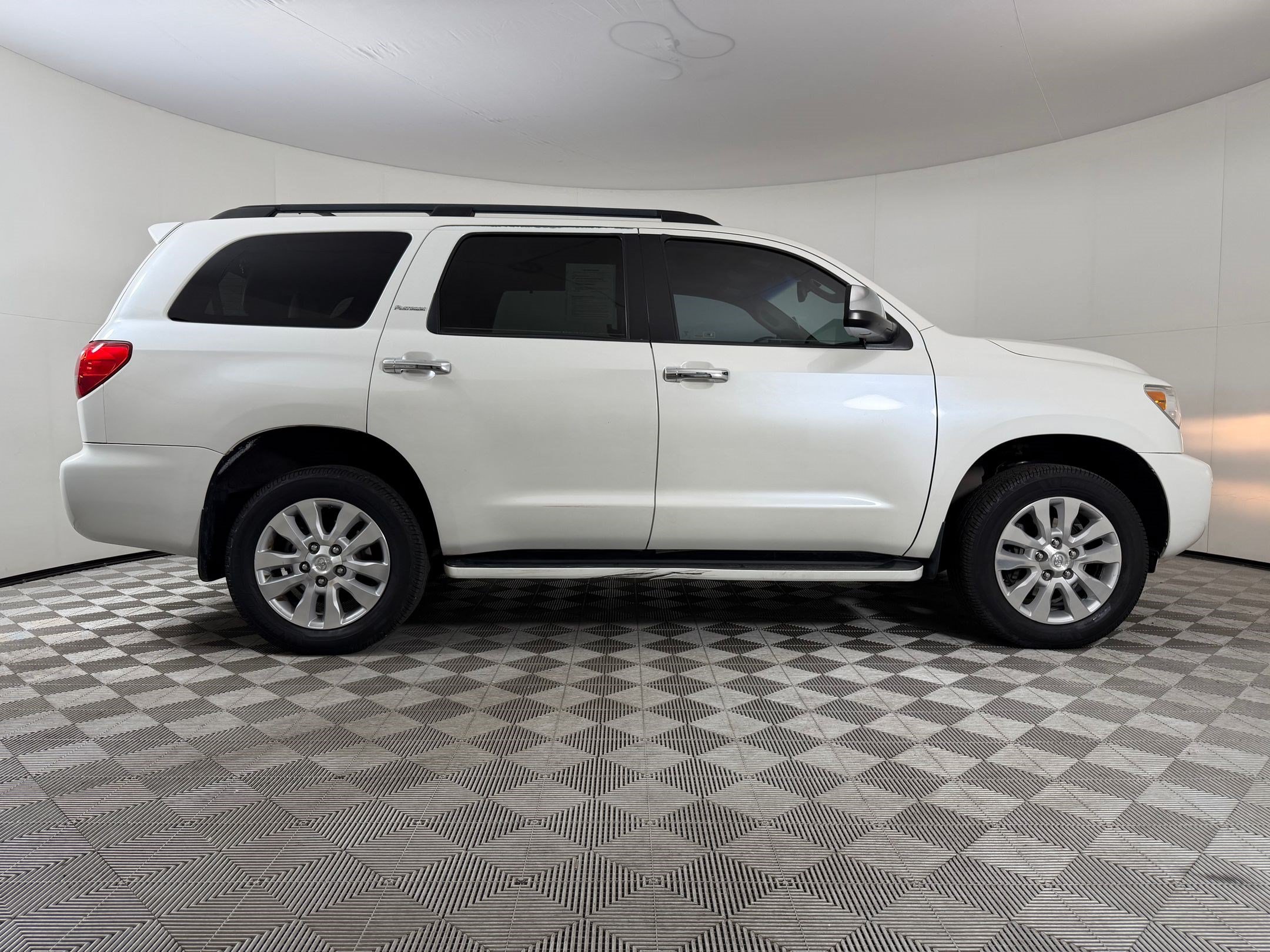 Used 2016 Toyota Sequoia Platinum AWD/4WD image 7