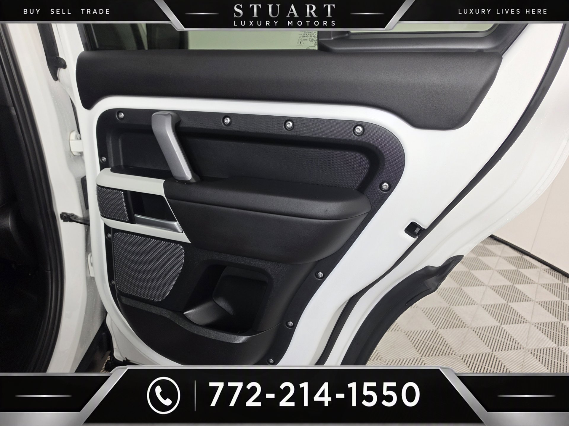Used 2024 Land Rover Defender 110 X-Dynamic SE AWD/4WD image 31