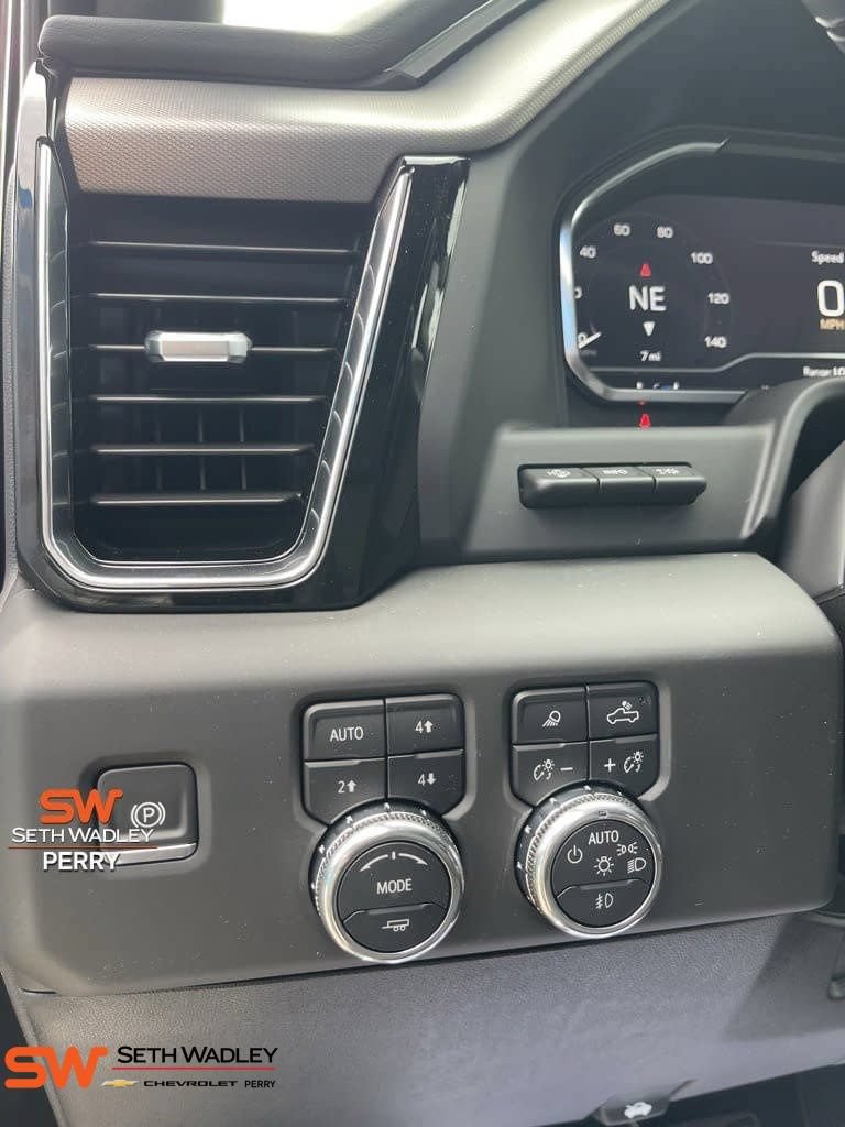 New 2025 GMC Sierra 2500 Denali w/ Denali Reserve Package AWD/4WD image 25