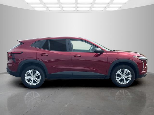 Used 2024 Chevrolet Trax LS w/ Driver Confidence Package FWD image 8