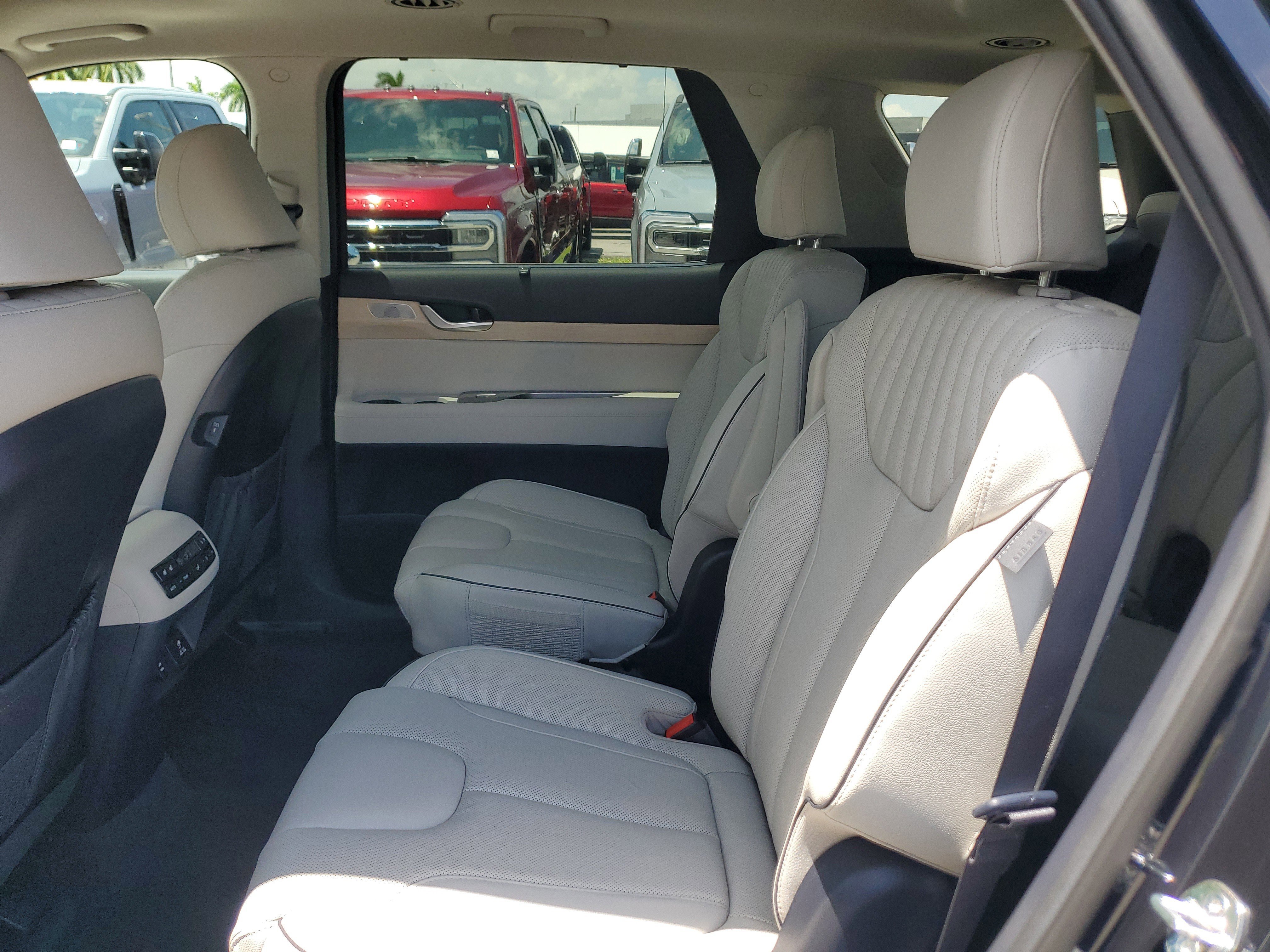 Used 2025 Hyundai Palisade Limited image 14