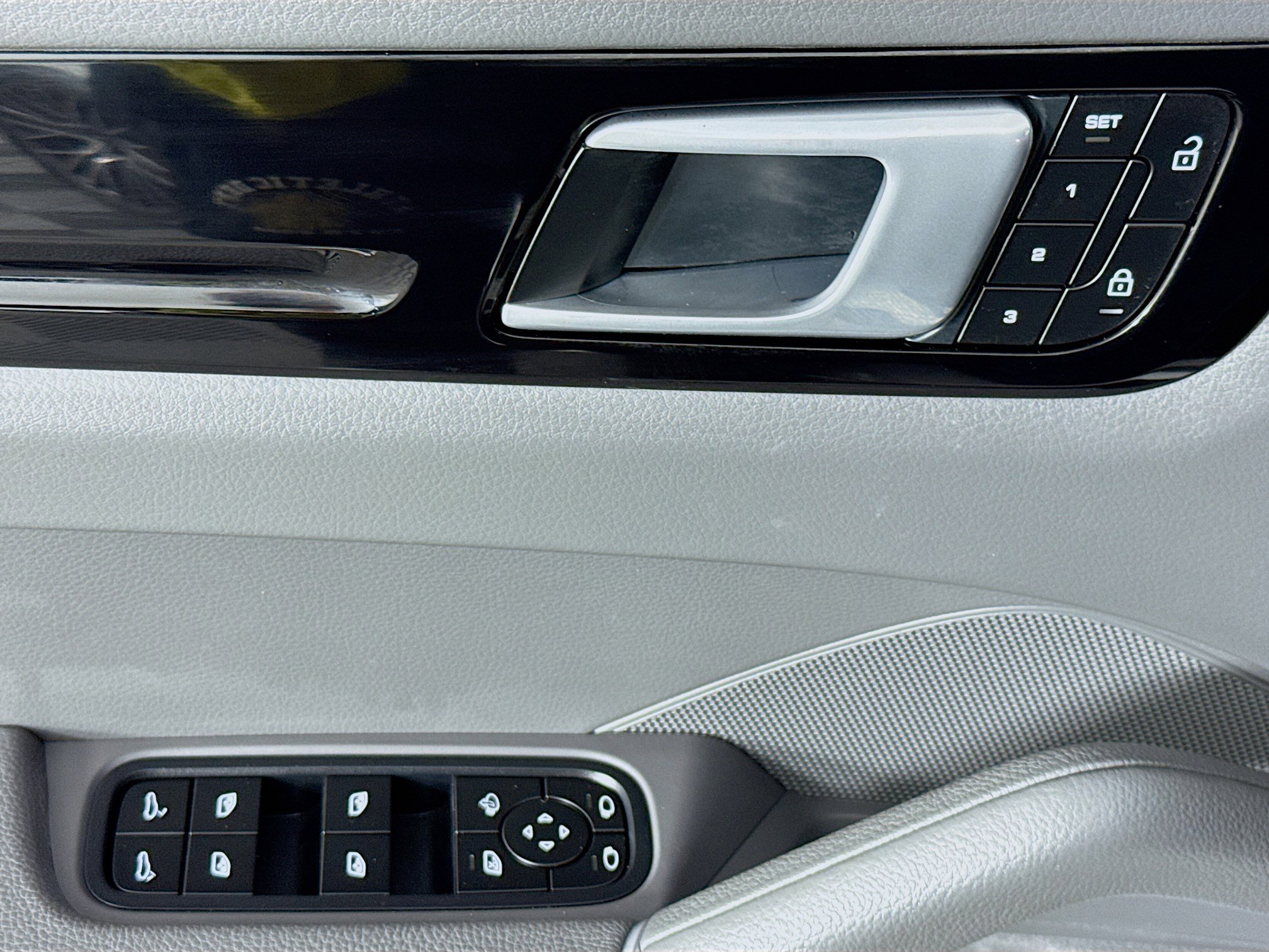 Used 2022 Porsche Cayenne image 22