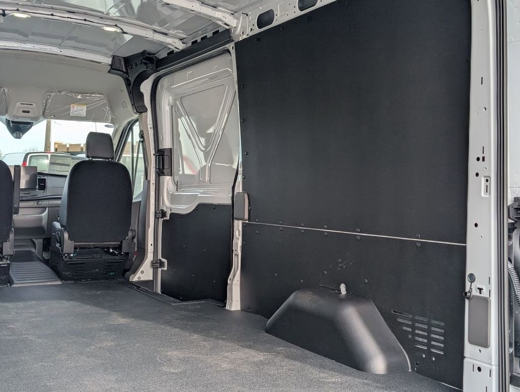 New 2026 Ford Transit 250 148 Medium Roof w/ Load Area Protection Package RWD image 15