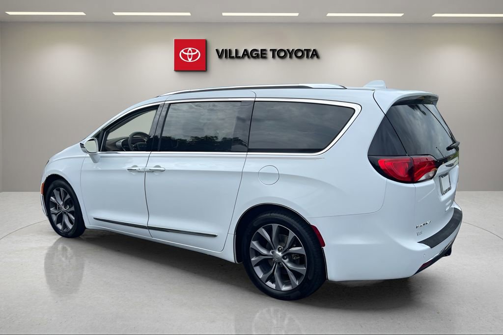 Used 2018 Chrysler Pacifica Limited FWD image 3