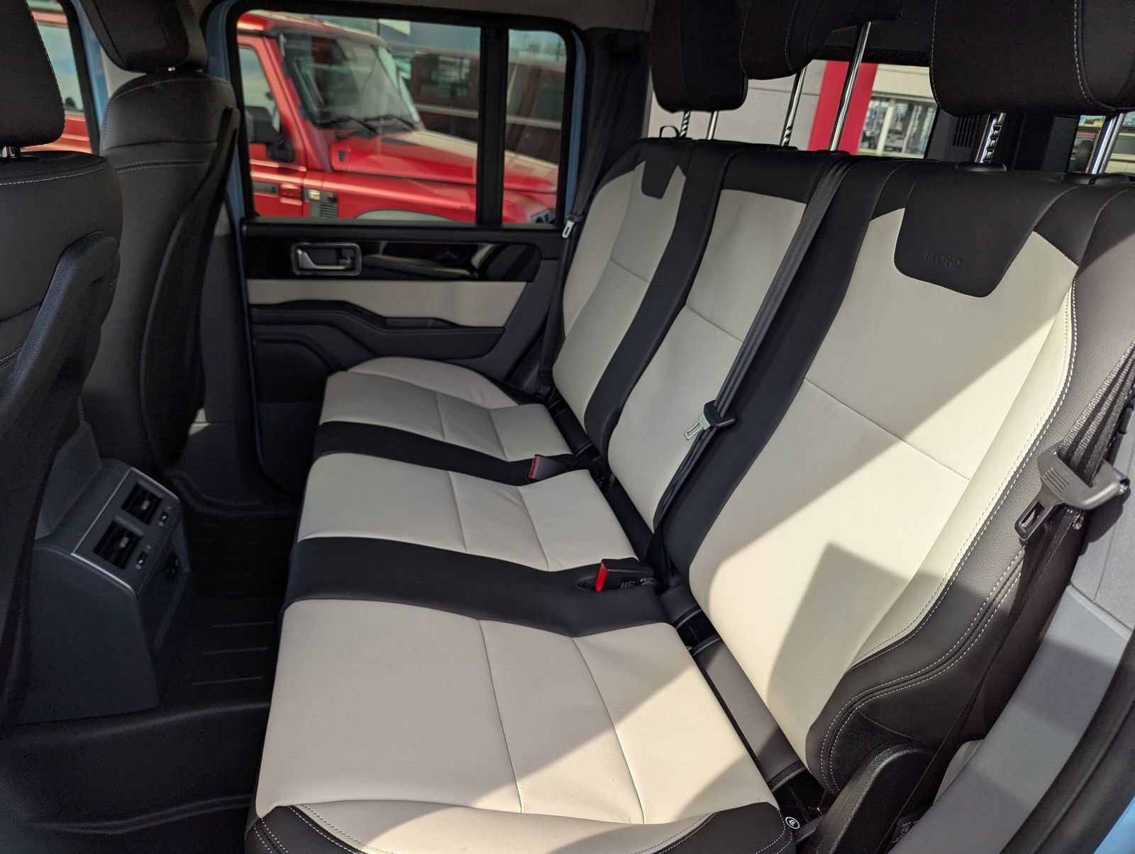 Used 2025 INEOS Grenadier Station Wagon AWD/4WD image 22